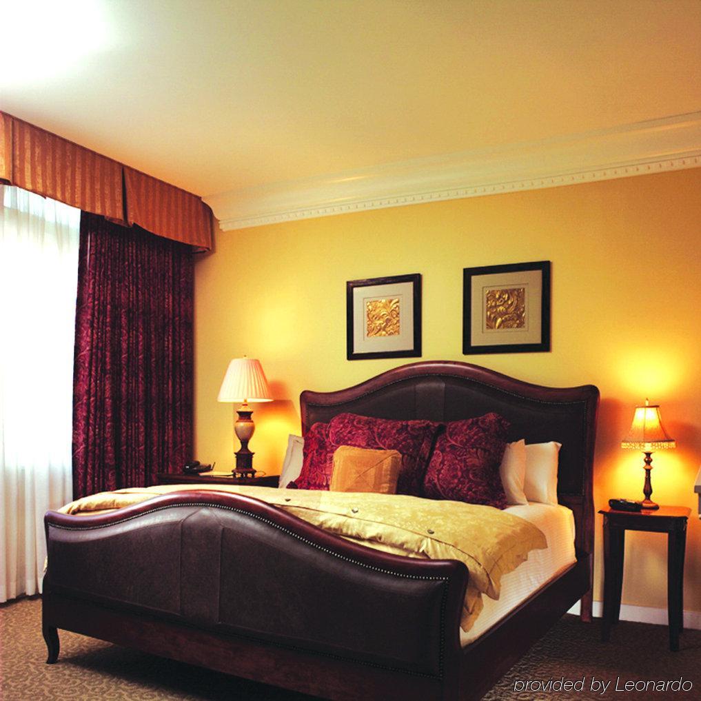 Blennerhassett Hotel Parkersburg Room photo